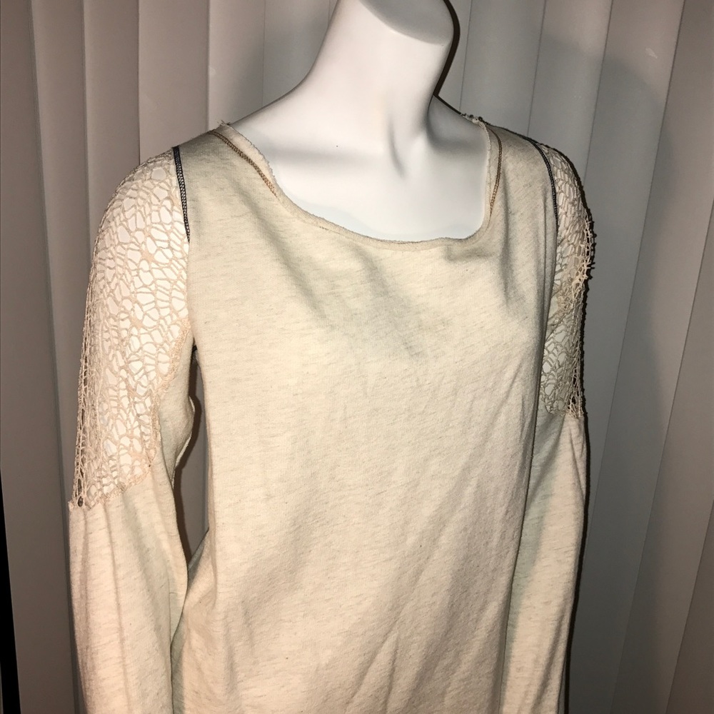 Textured cold shoulder long sleeve Top